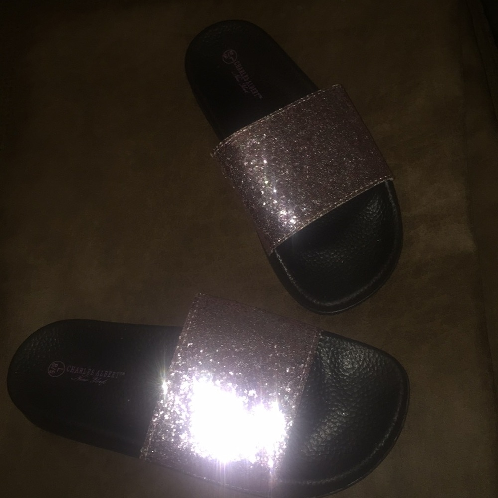 Glitter Shake Slides 🌸.